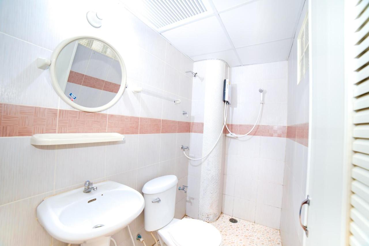 Pakdee House Hotel Udon Thani Eksteriør billede